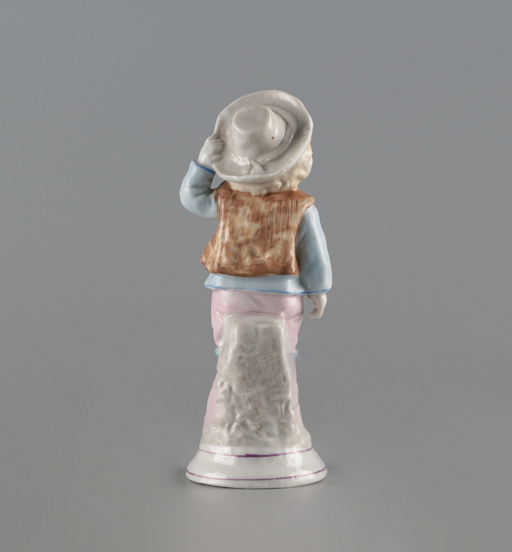 Скульптура Мальчик в шляпе 00223-24